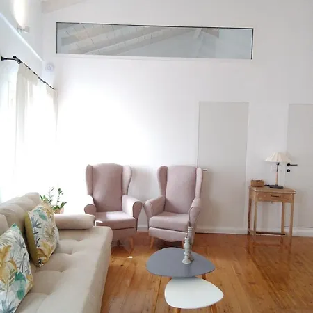 Loft Apartment *